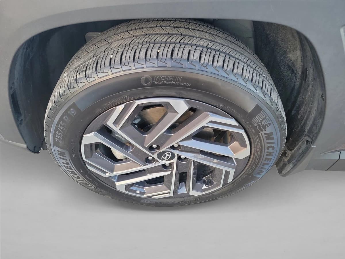 2025 Hyundai Tucson Hybrid - Image 9