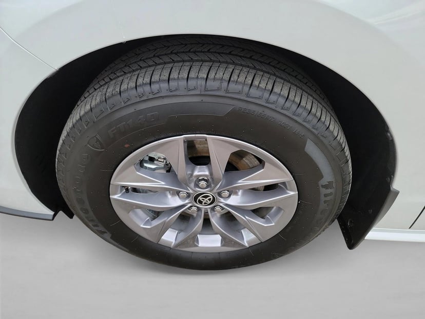 2026 Toyota Sienna - Image 9
