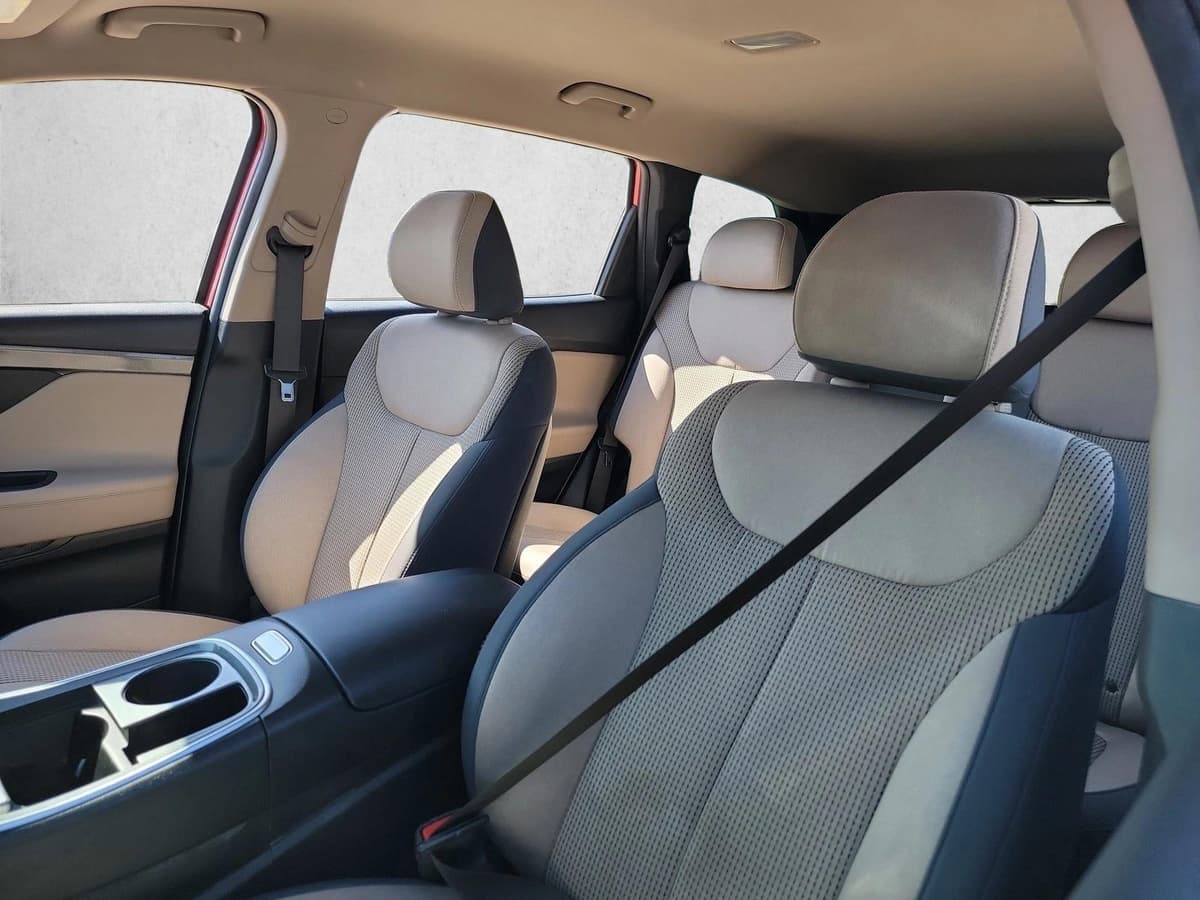 2023 Hyundai Santa Fe - Image 13