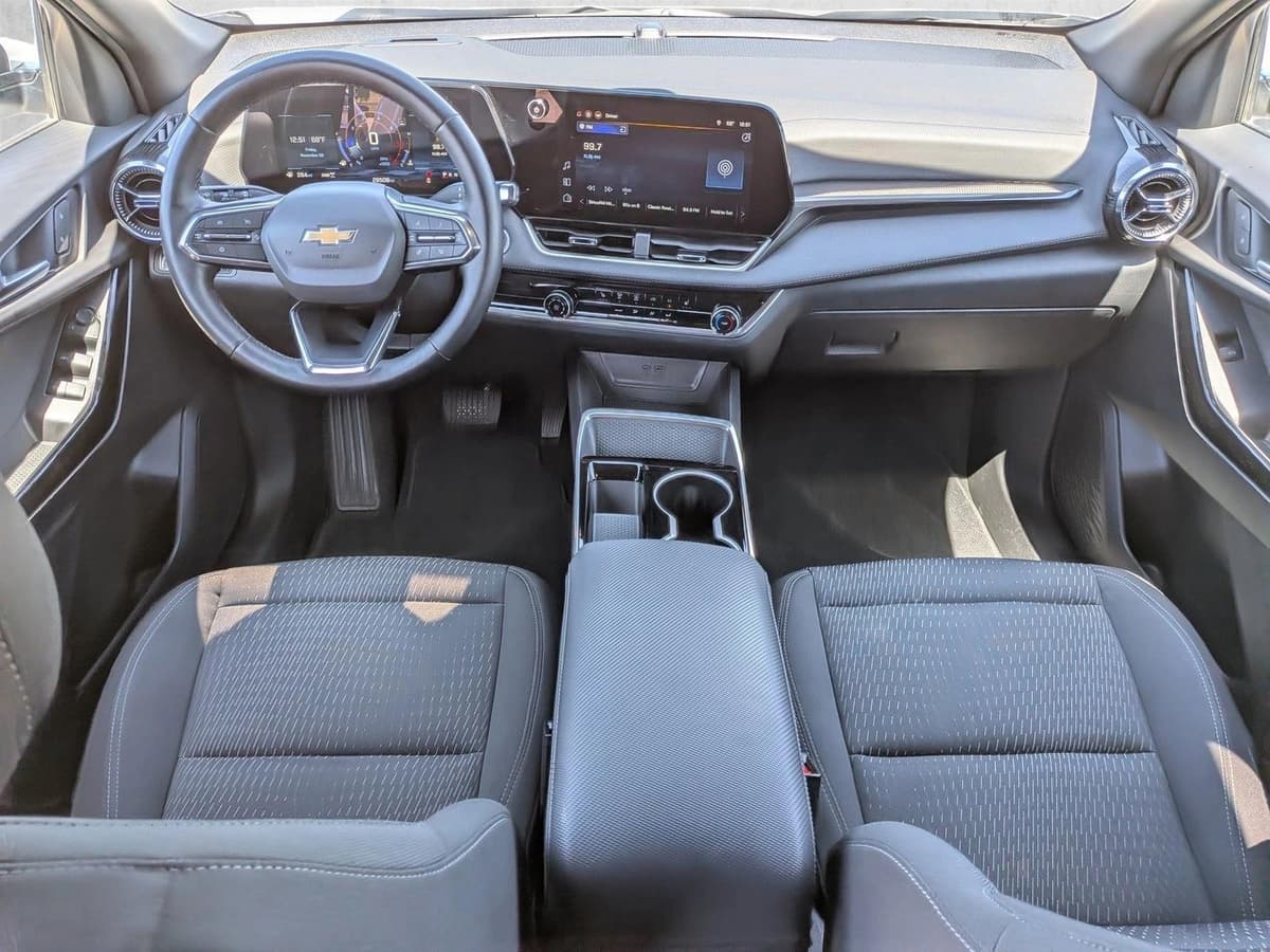 2025 Chevrolet Equinox - Image 13