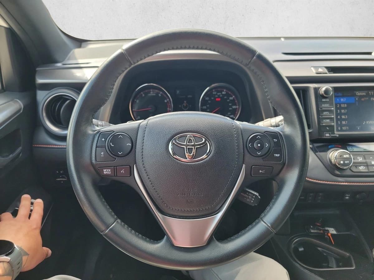 2016 Toyota RAV4 - Image 16