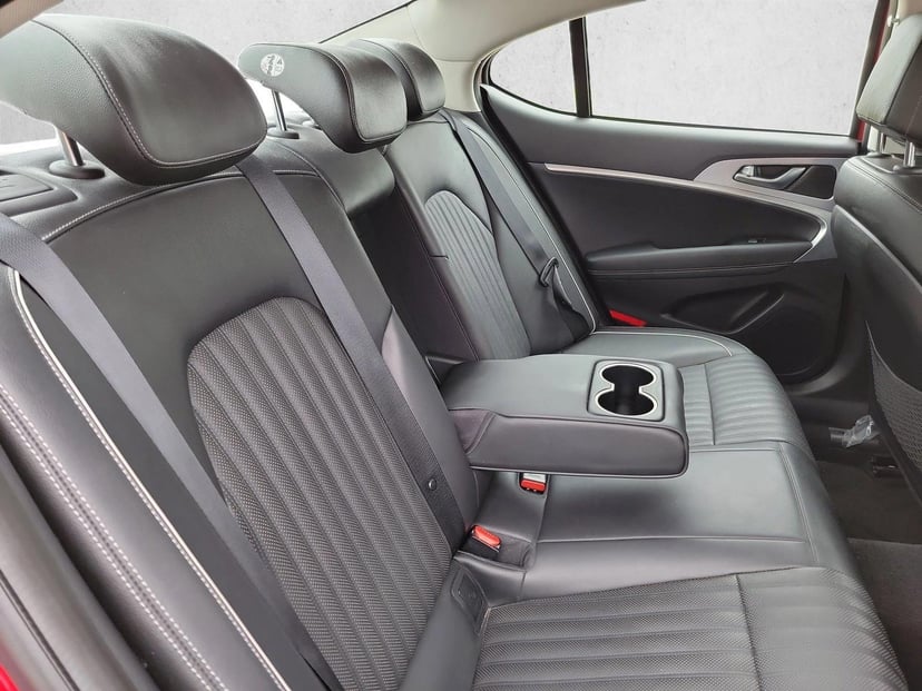 2019 Genesis G70 - Image 16