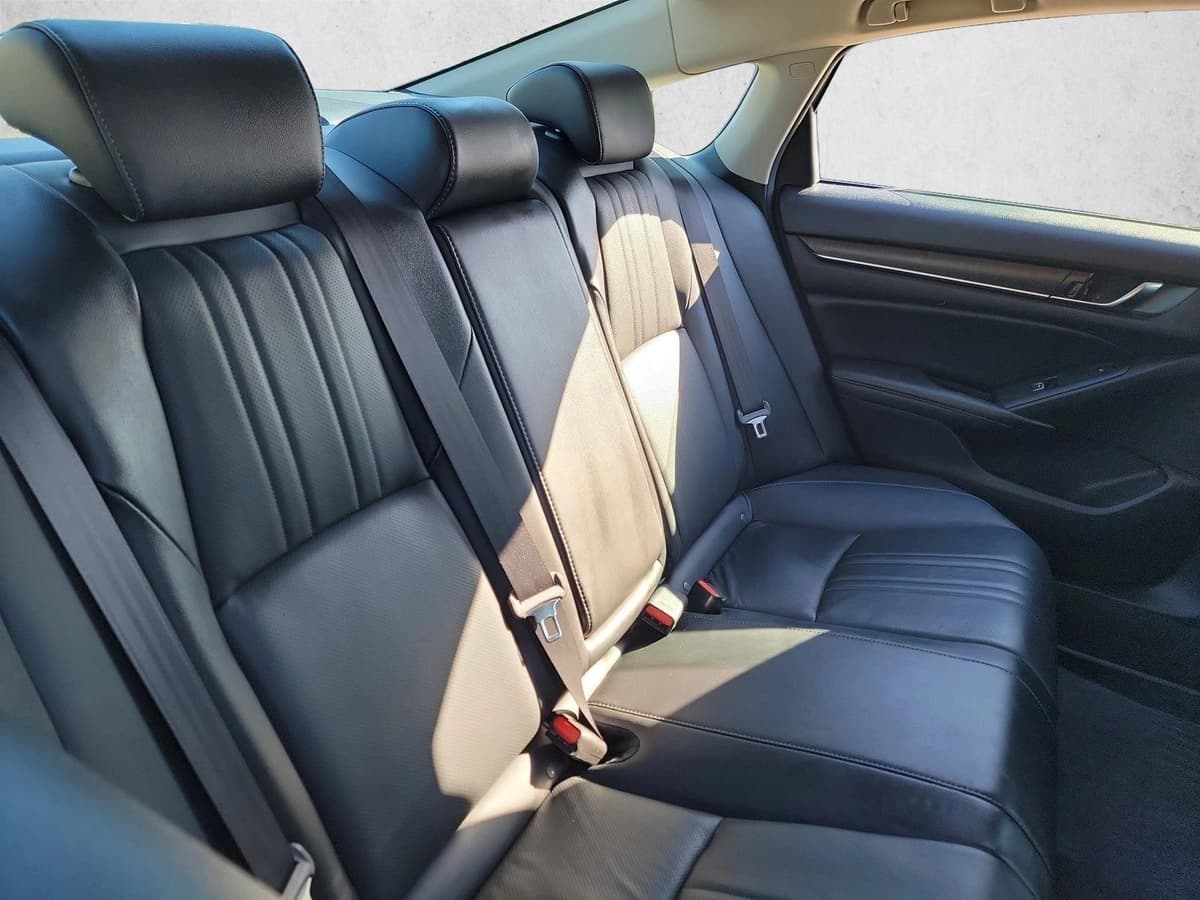 2022 Honda Accord Hybrid - Image 16