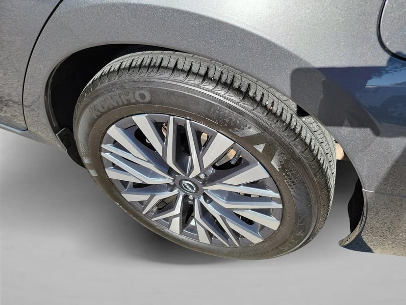 2024 Nissan Altima - Image 12