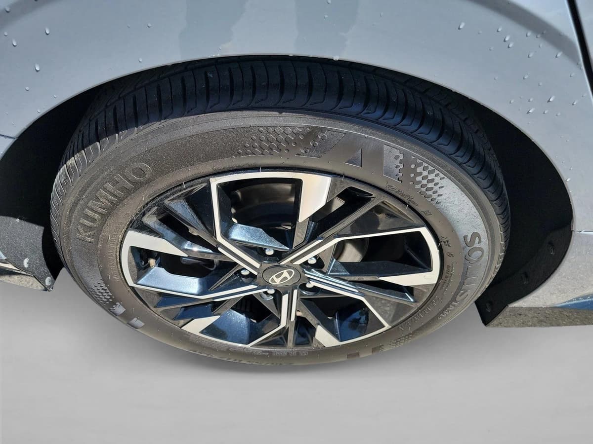 2025 Hyundai Sonata - Image 11