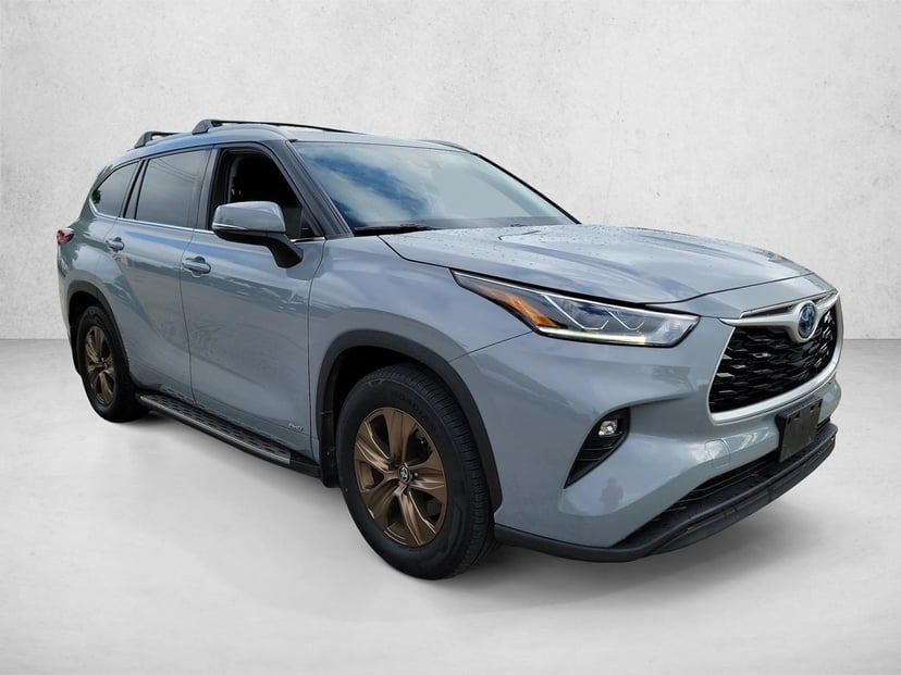 2022 Toyota Highlander Hybrid - Image 3