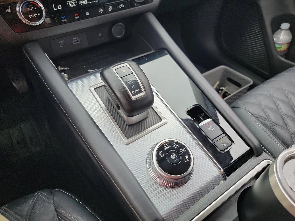 2024 Mitsubishi Outlander - Image 23