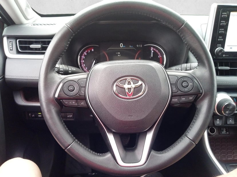 2019 Toyota RAV4 - Image 20