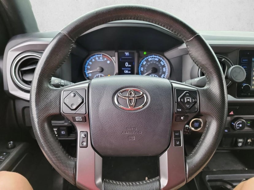 2019 Toyota Tacoma - Image 16