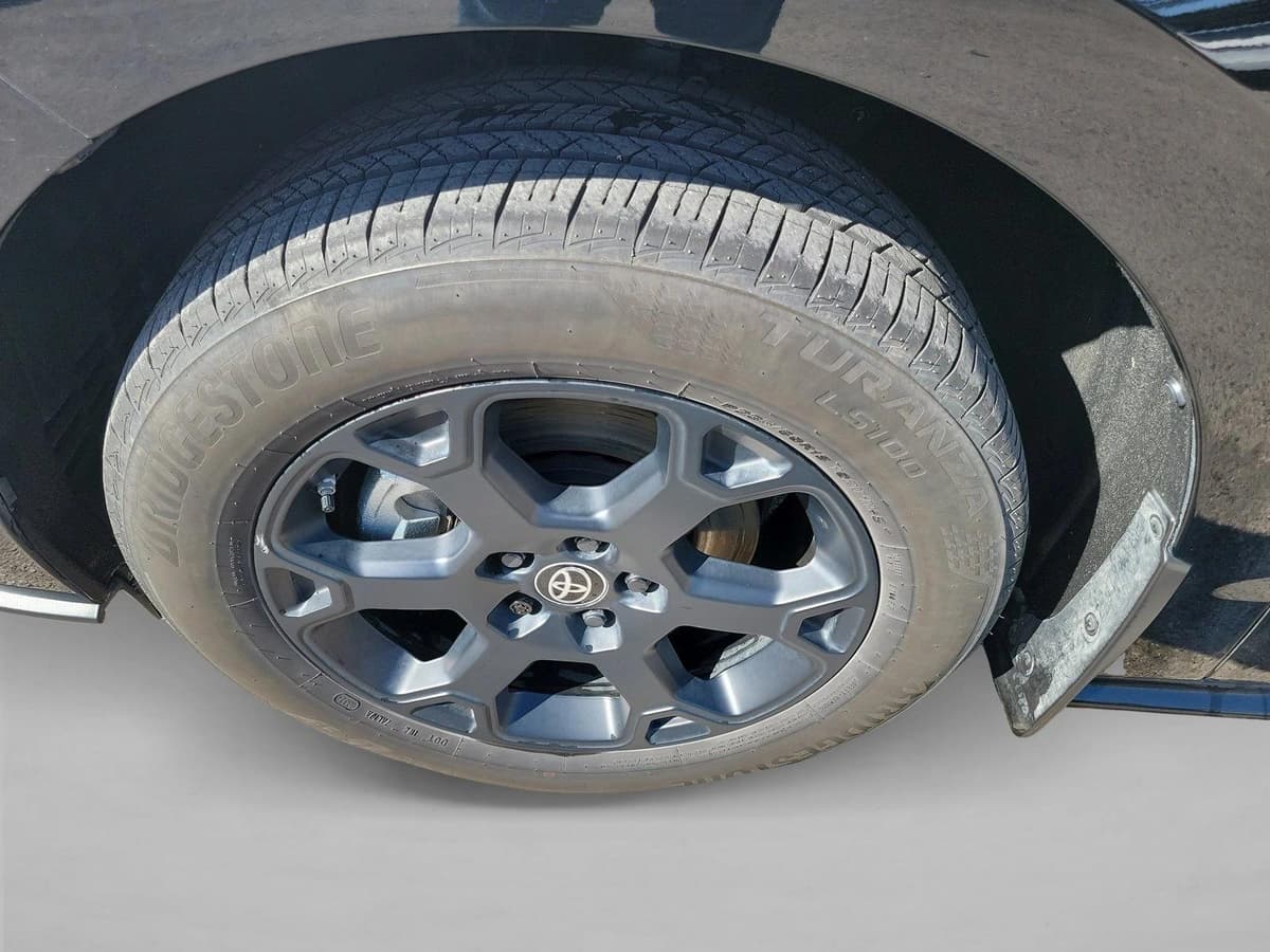 2025 Toyota Sienna - Image 9