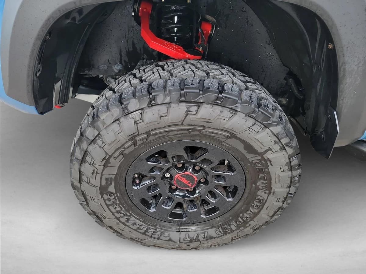 2019 Toyota Tacoma - Image 9