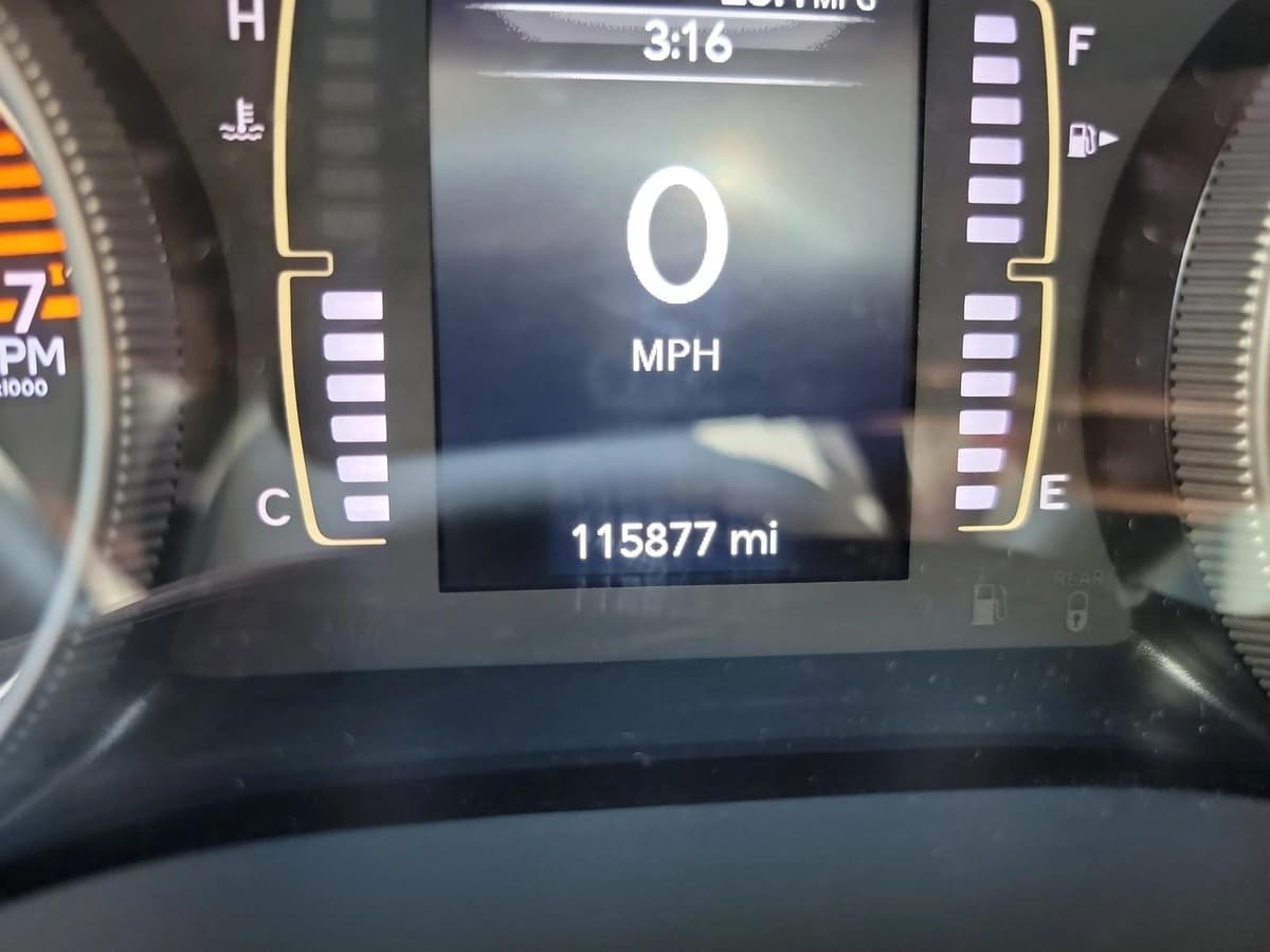 2019 Jeep Cherokee - Image 19