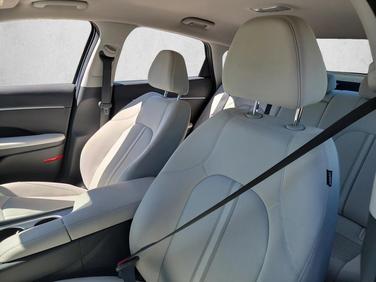 2025 Hyundai Sonata - Image 13