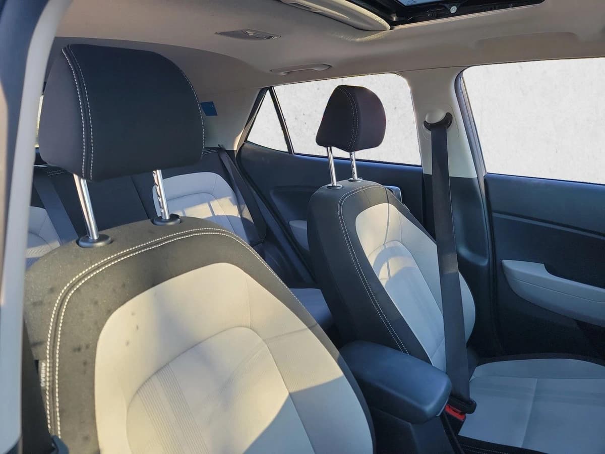 2023 Hyundai Venue - Image 15