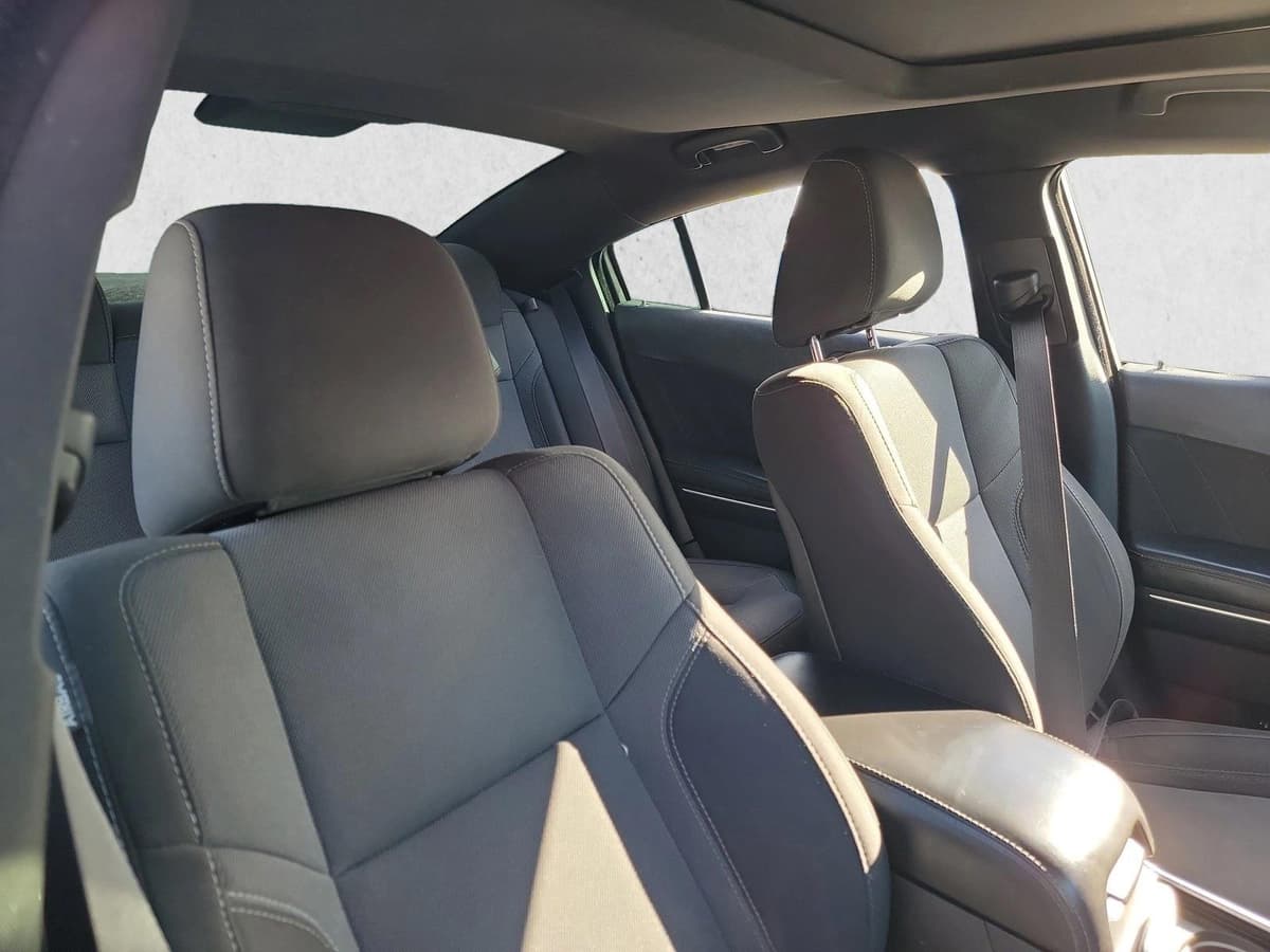 2018 Dodge Charger - Image 16