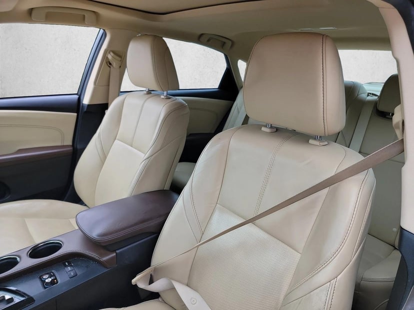 2016 Toyota Avalon - Image 13