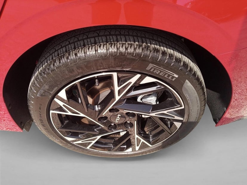 2025 Kia K5 - Image 12