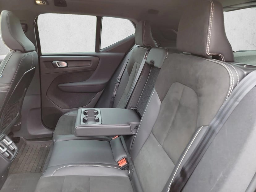 2022 Volvo XC40 - Image 14