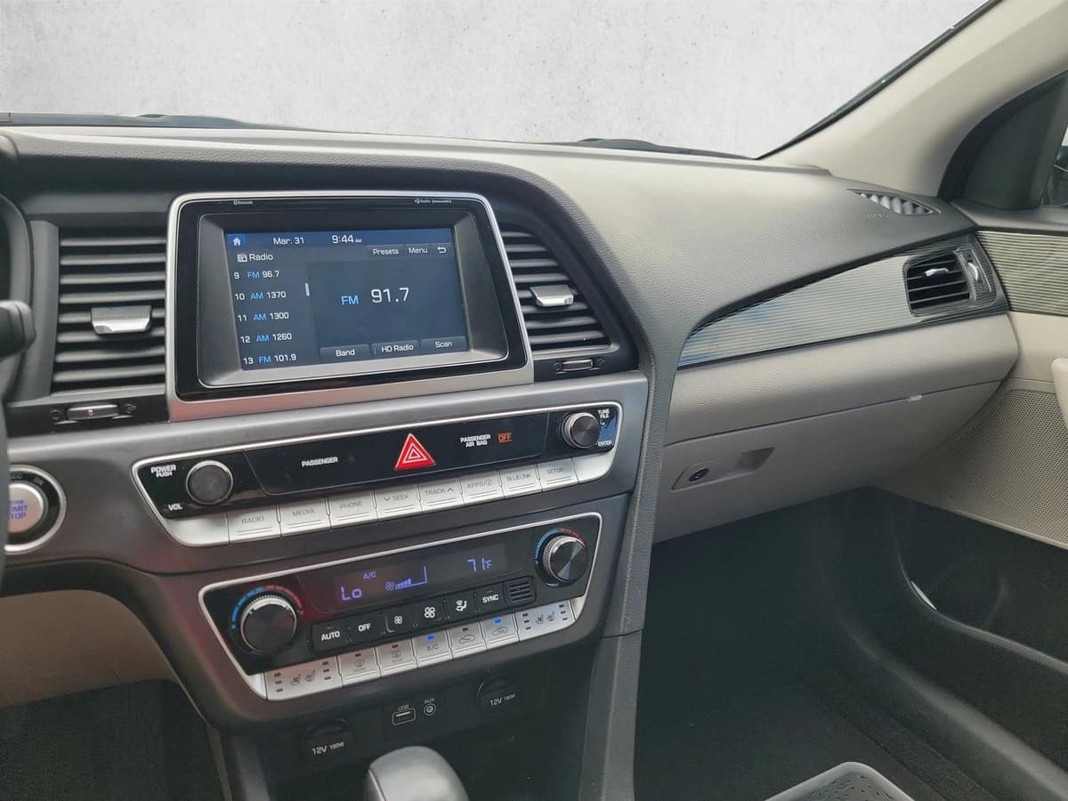 2018 Hyundai Sonata - Image 19