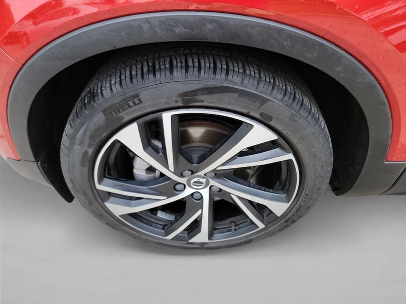 2022 Volvo XC40 - Image 9