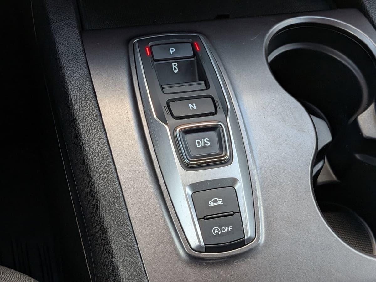 2020 Honda Ridgeline - Image 11