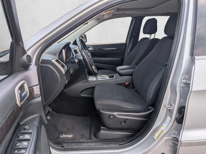 2012 Jeep Grand Cherokee - Image 17