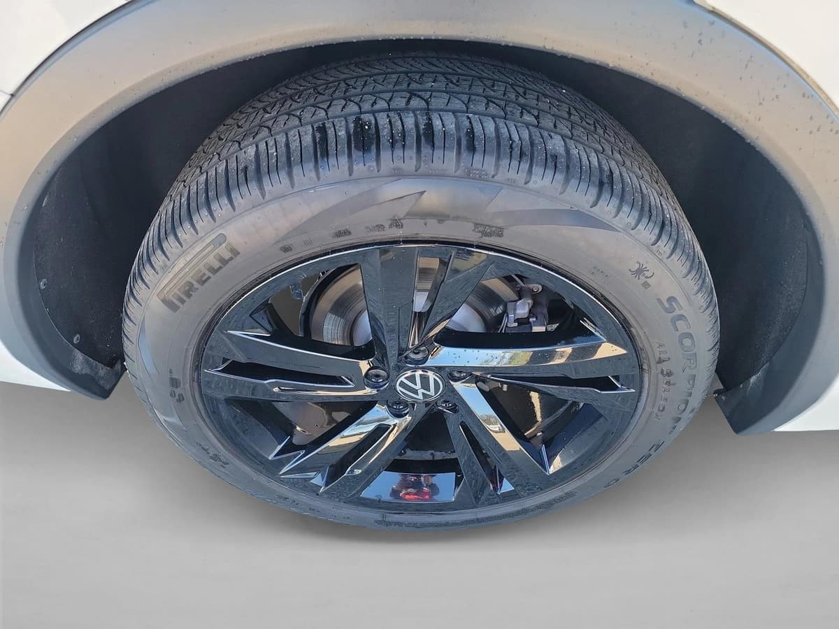 2023 Volkswagen Tiguan - Image 11