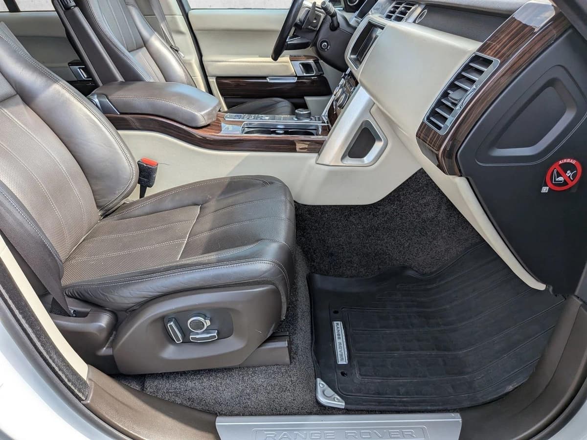 2017 Land Rover Range Rover - Image 21