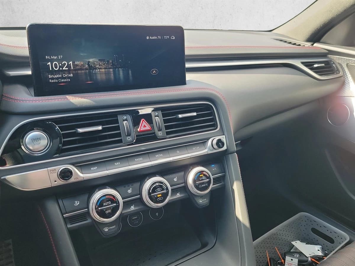 2023 Genesis G70 - Image 20