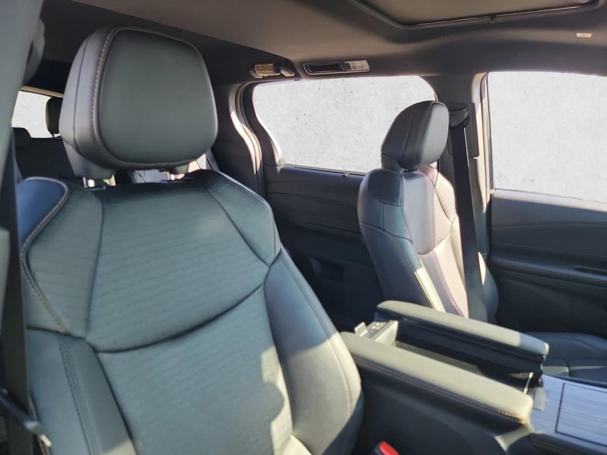 2025 Toyota Sienna - Image 15