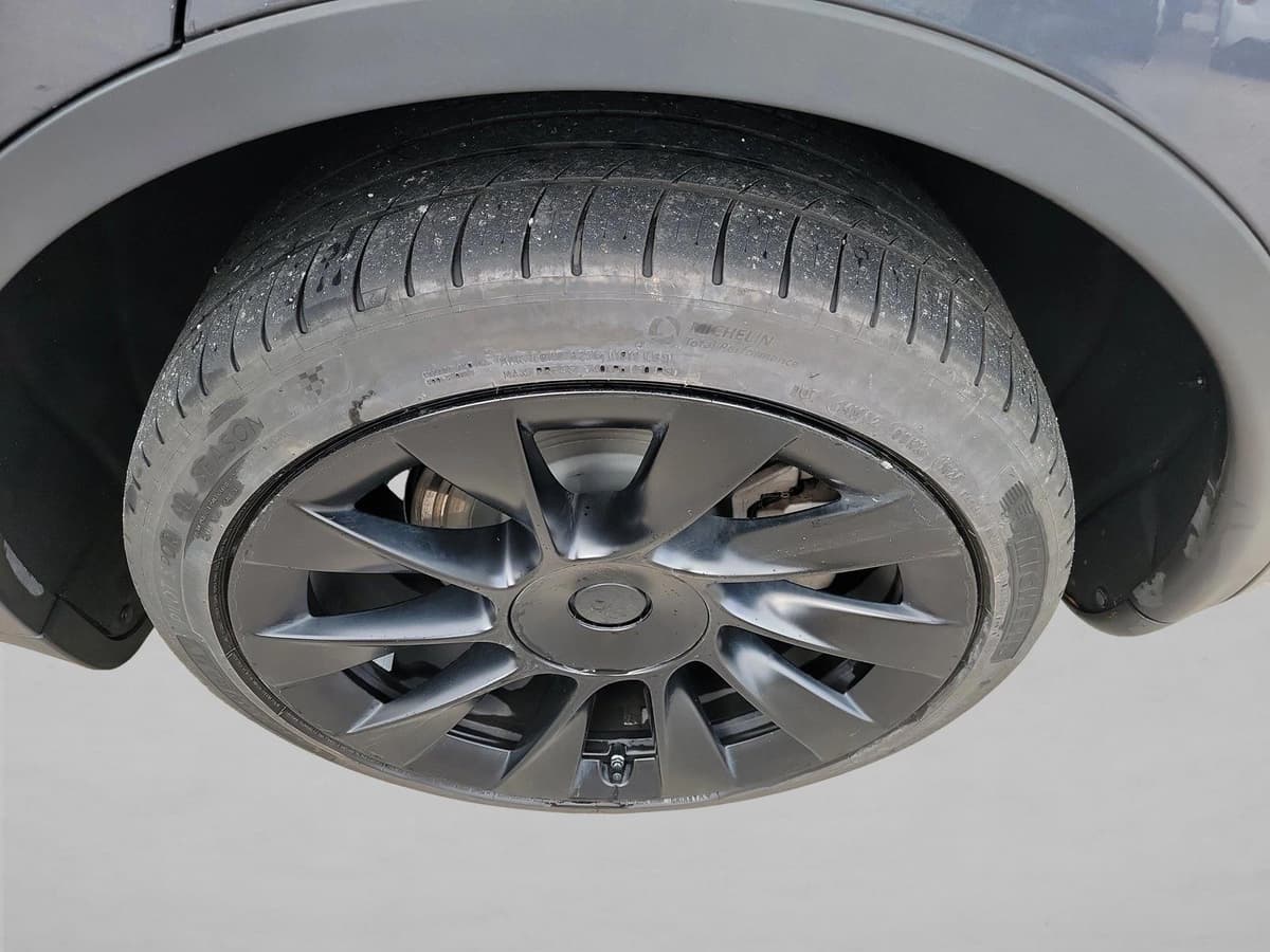 2023 Tesla Model Y - Image 11