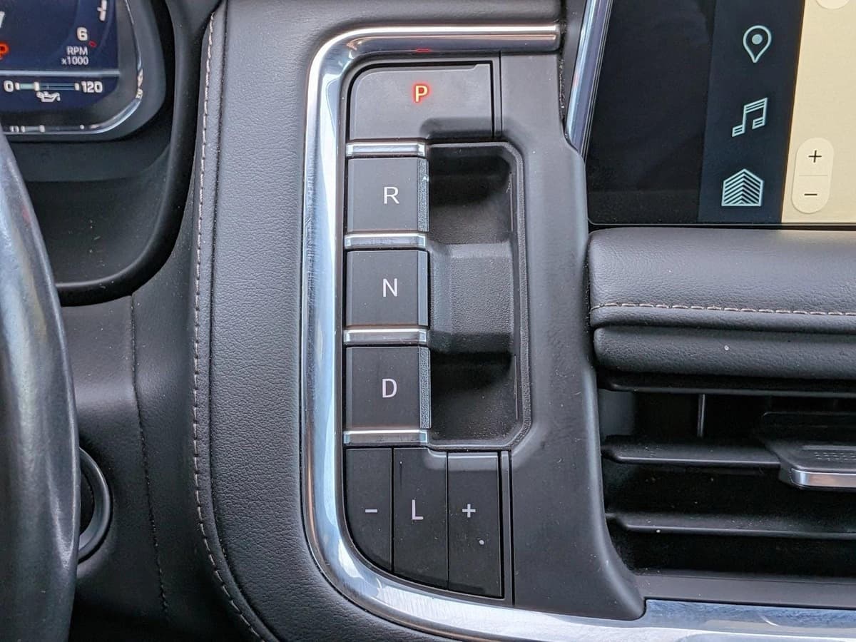 2022 Chevrolet Suburban - Image 15