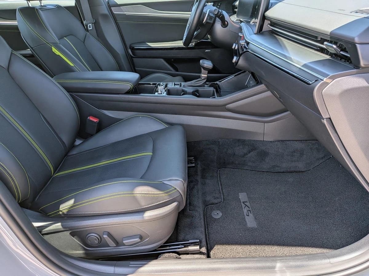 2025 Kia K5 - Image 21