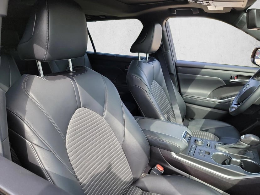 2021 Toyota Highlander - Image 15