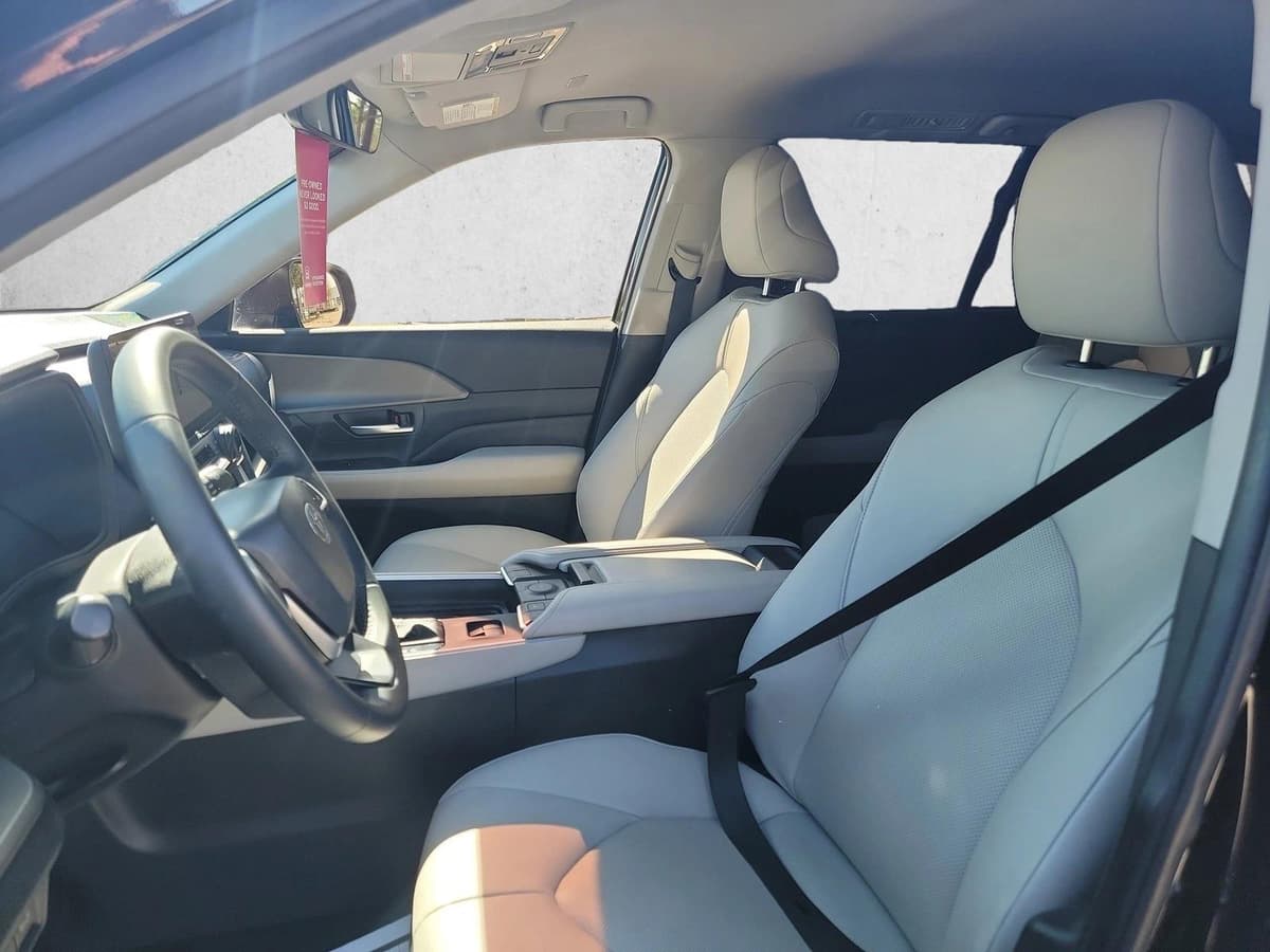 2024 Toyota Grand Highlander - Image 13