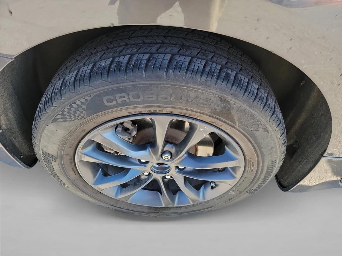 2020 Chrysler Pacifica - Image 11