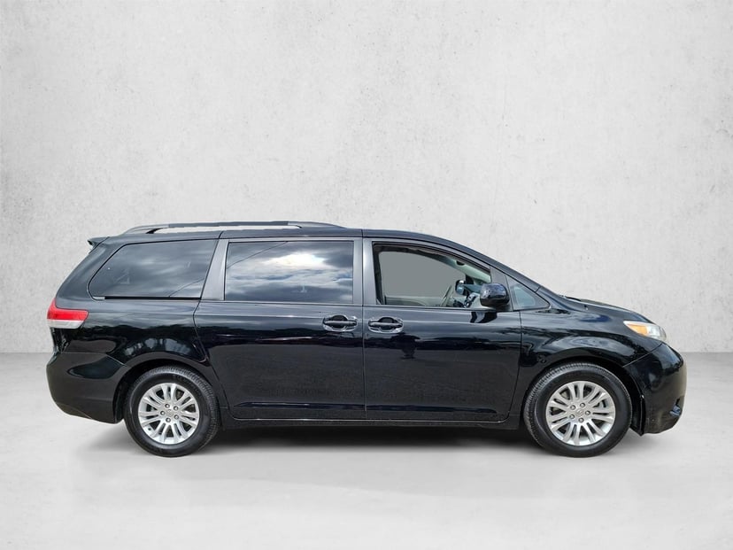 2013 Toyota Sienna - Image 1
