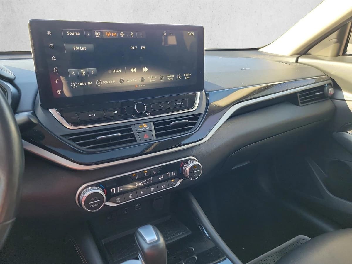 2023 Nissan Altima - Image 23