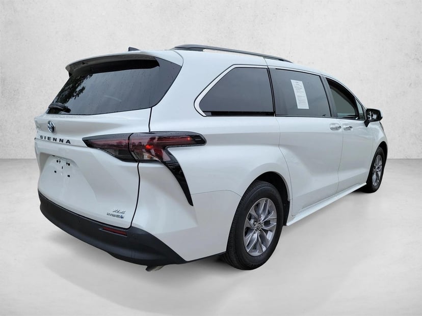 2024 Toyota Sienna - Image 5