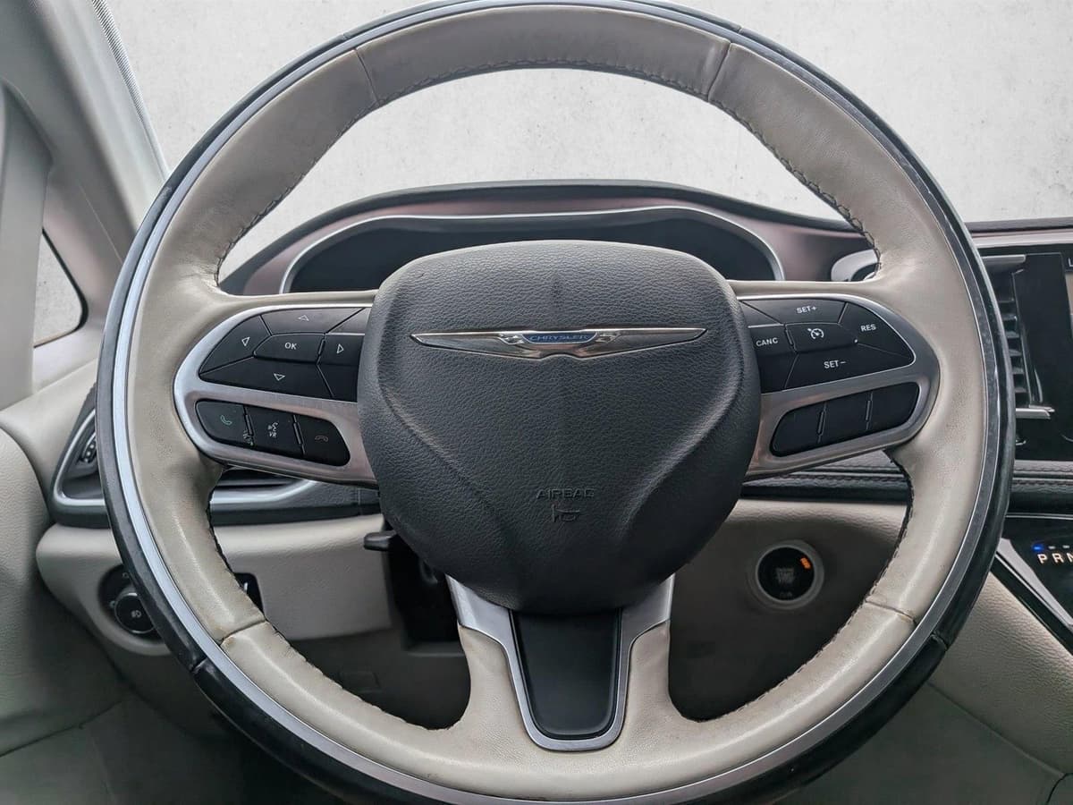 2020 Chrysler Pacifica - Image 16