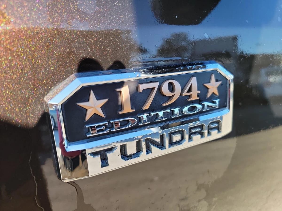 2018 Toyota Tundra - Image 9