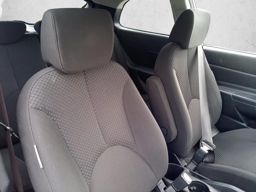 2010 Hyundai Accent - Image 15