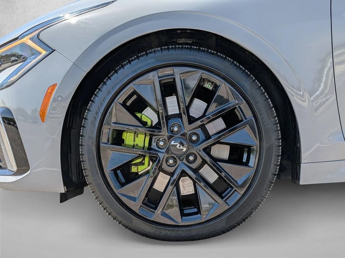 2025 Kia K5 - Image 24