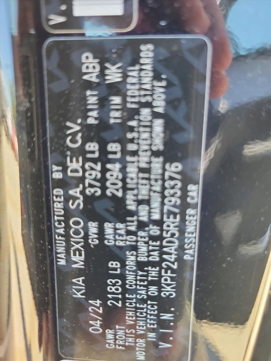 2024 Kia Forte - Image 24