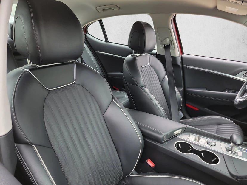2019 Genesis G70 - Image 15