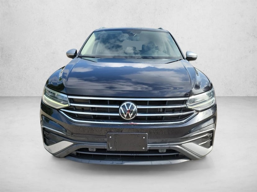 2024 Volkswagen Tiguan - Image 2