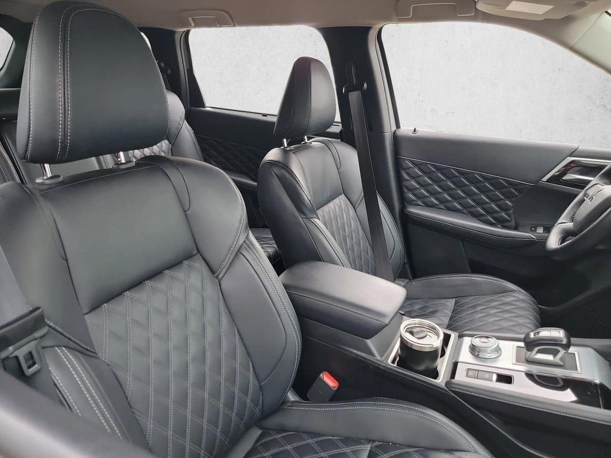 2024 Mitsubishi Outlander - Image 14