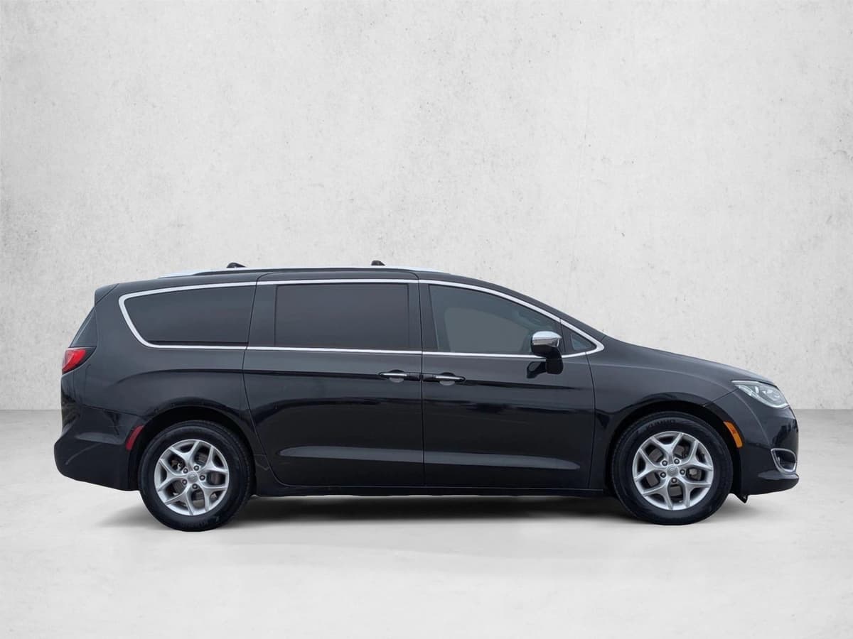 2020 Chrysler Pacifica - Image 4