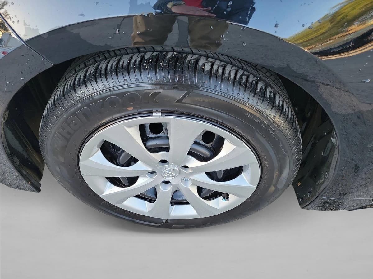 2025 Toyota Corolla - Image 9