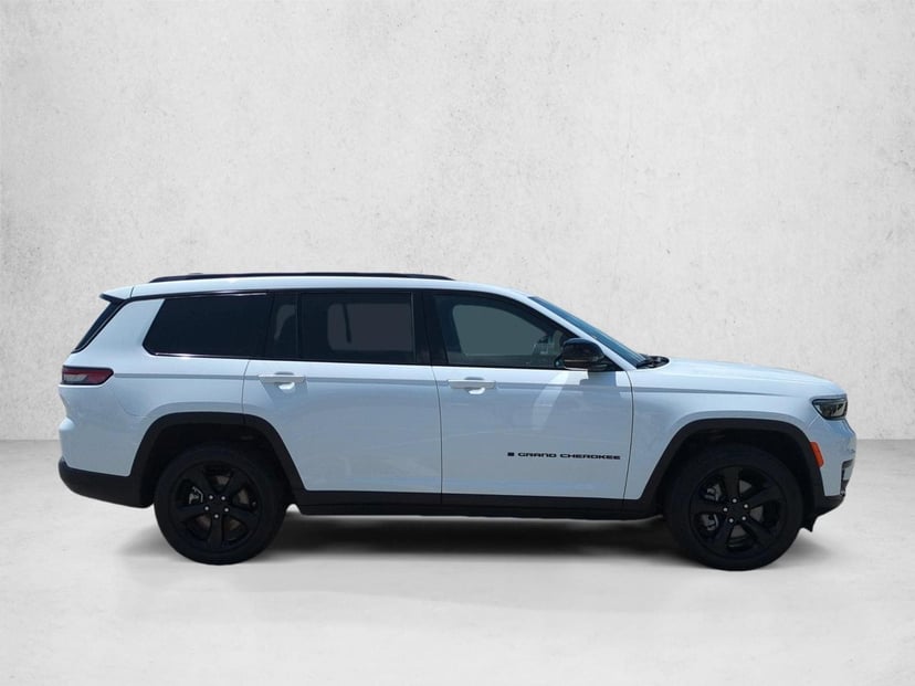 2024 Jeep Grand Cherokee L - Image 3